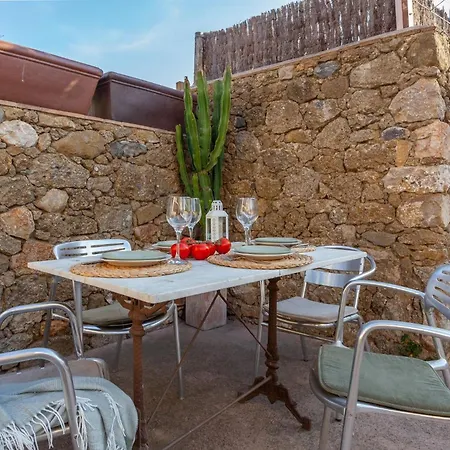 9 Km De L'escala Holiday home *