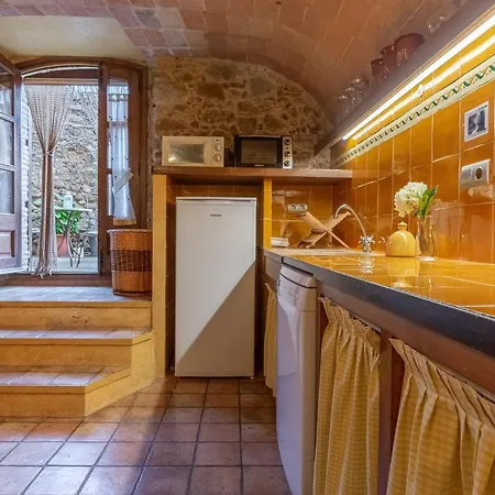 9 Km De L'escala Holiday home *
